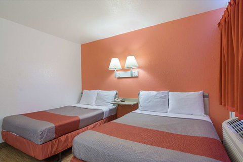 Motel 6 Topeka Northwest - Renee 15