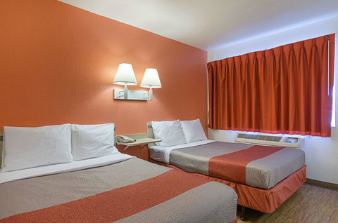 Motel 6 Topeka Northwest - Renee 18