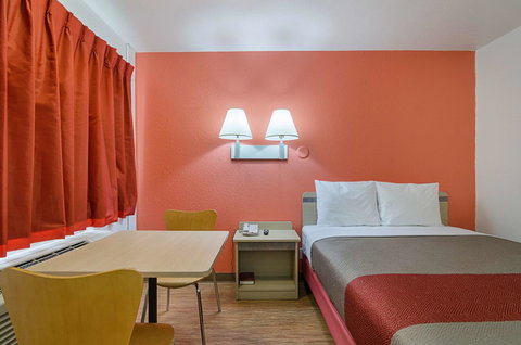 Motel 6 Topeka Northwest - Renee 28