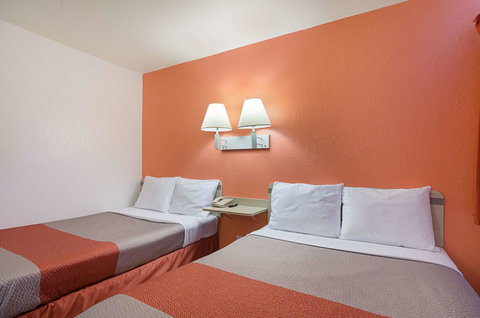 Motel 6 Topeka Northwest - Renee 16