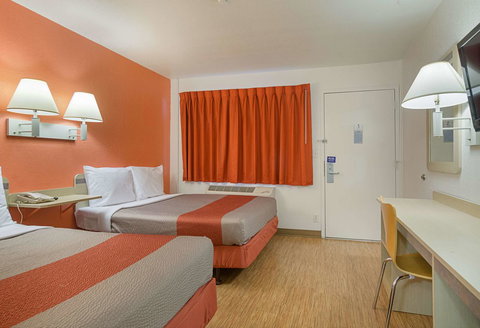 Motel 6 Topeka Northwest - Renee 14