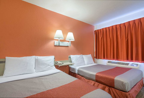 Motel 6 Topeka Northwest - Renee 17