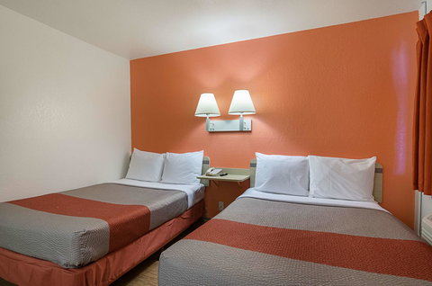 Motel 6 Topeka Northwest - Renee 12