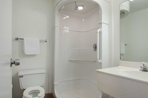 Motel 6 Topeka Northwest - Renee 36