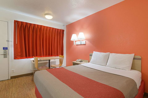 Motel 6 Topeka Northwest - Renee 26