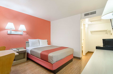 Motel 6 Topeka Northwest - Renee 31