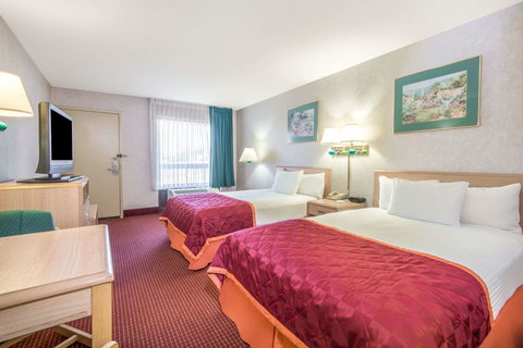 Baymont By Wyndham Topeka - Renee 2