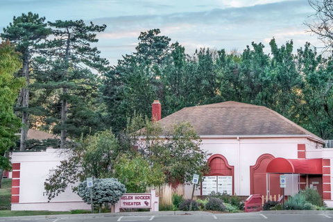 Super 8 By Wyndham Topeka/Wanamaker RD/I-70 - Renee 5