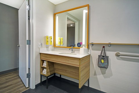 Tru By Hilton Portland Airport Area Me - Renee 4