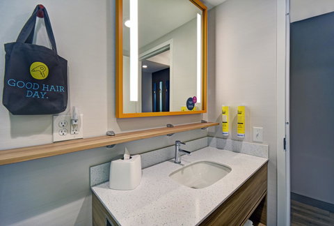 Tru By Hilton Portland Airport Area Me - Renee 28