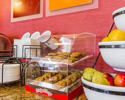 Comfort Inn Airport - Renee 17