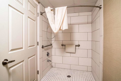 Comfort Inn Airport - Renee 19