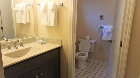 The Lighthouse Inn & Carriage House - Renee 31