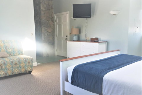 The Lighthouse Inn & Carriage House - Renee 8