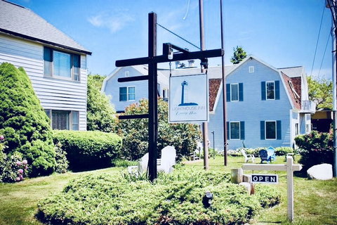 The Lighthouse Inn & Carriage House - Renee 17