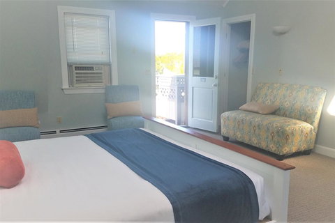 The Lighthouse Inn & Carriage House - Renee 9