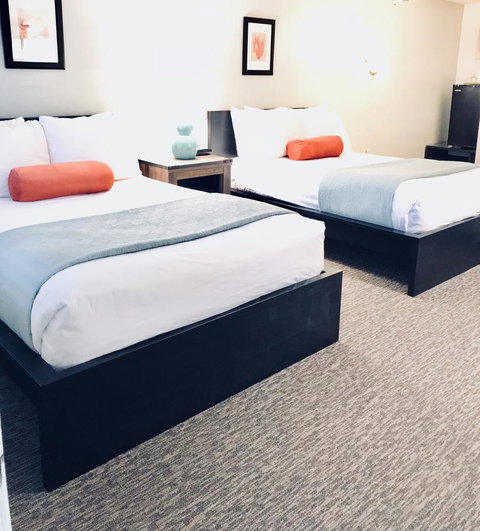 The Lighthouse Inn & Carriage House - Renee 16