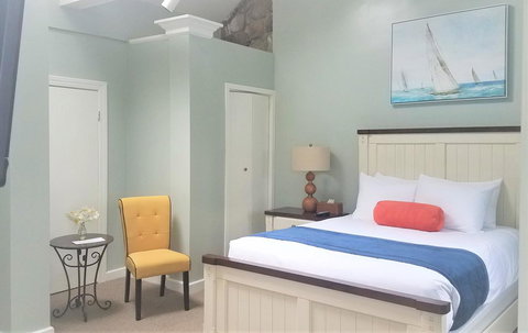 The Lighthouse Inn & Carriage House - Renee 33