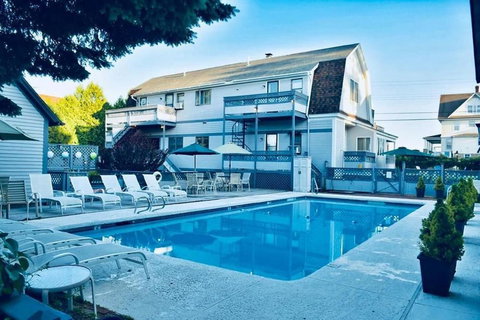 The Lighthouse Inn & Carriage House - Renee 1