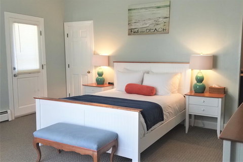 The Lighthouse Inn & Carriage House - Renee 4