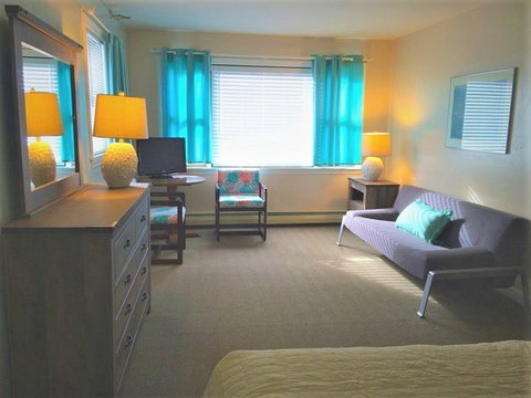 The Lighthouse Inn & Carriage House - Renee 26