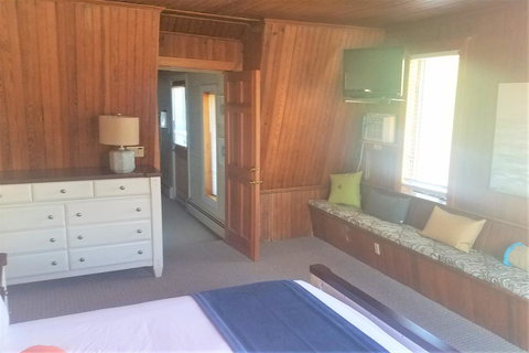 The Lighthouse Inn & Carriage House - Renee 14