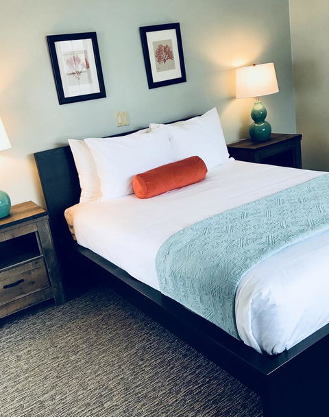 The Lighthouse Inn & Carriage House - Renee 35