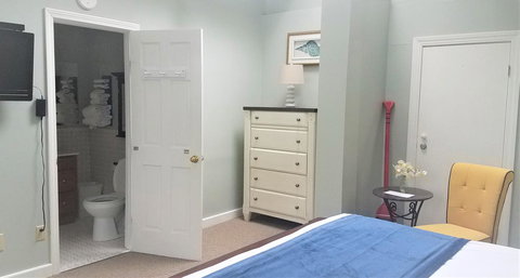 The Lighthouse Inn & Carriage House - Renee 32