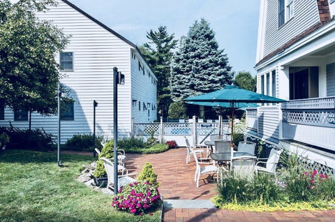 The Lighthouse Inn & Carriage House - Renee 20