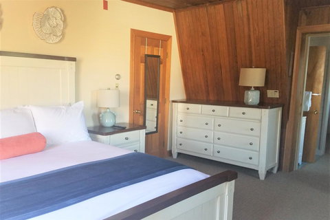 The Lighthouse Inn & Carriage House - Renee 13