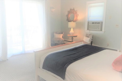 The Lighthouse Inn & Carriage House - Renee 11