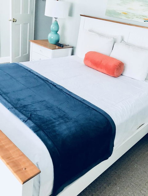 The Lighthouse Inn & Carriage House - Renee 0