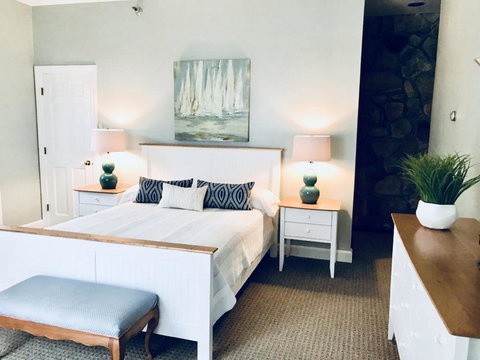 The Lighthouse Inn & Carriage House - Renee 2