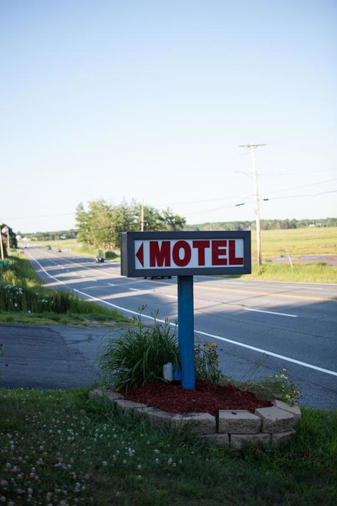 Admiral Motel - Renee 14