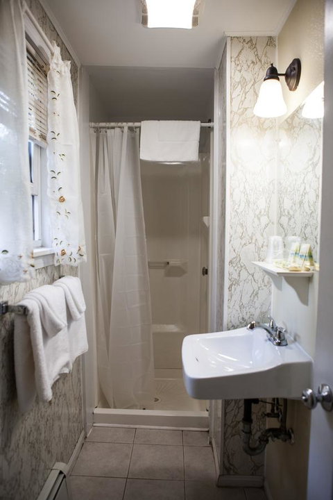 Admiral Motel - Renee 25