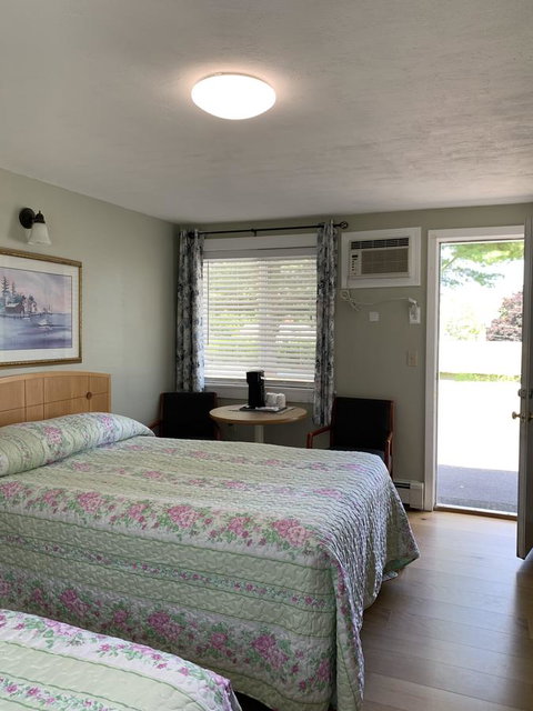 Admiral Motel - Renee 1