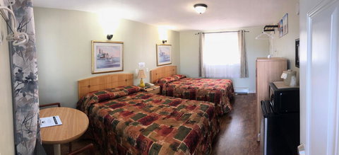 Admiral Motel - Renee 28