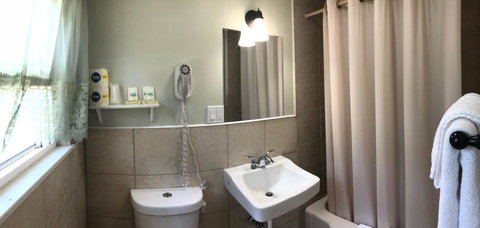 Admiral Motel - Renee 27