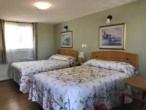 Admiral Motel - Renee 32