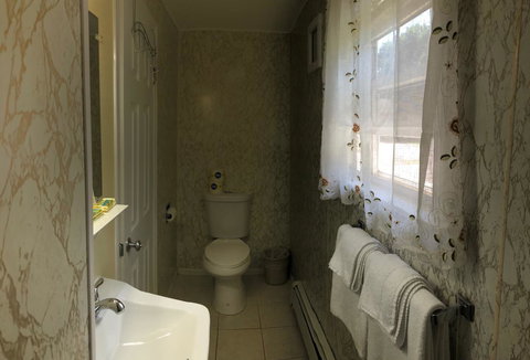 Admiral Motel - Renee 26