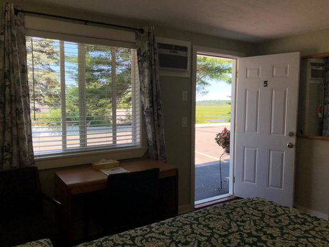 Admiral Motel - Renee 18