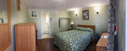 Admiral Motel - Renee 23