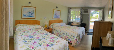 Admiral Motel - Renee 0