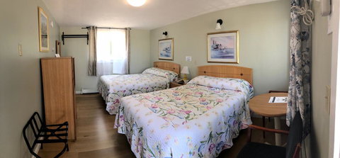 Admiral Motel - Renee 29