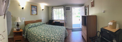 Admiral Motel - Renee 22