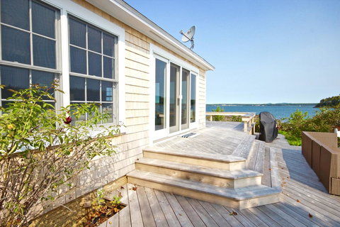 Water`s Edge - Renee 21