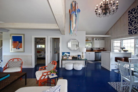 Water`s Edge - Renee 25