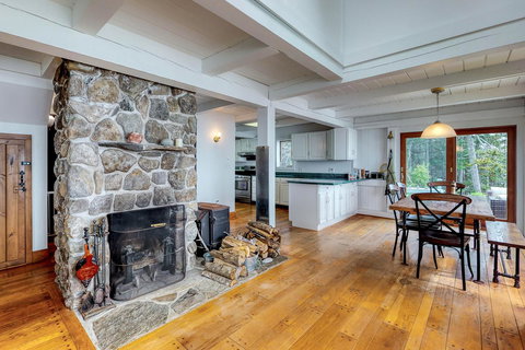 The Seaward - Renee 8