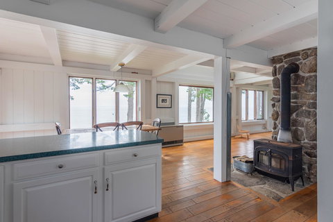 The Seaward - Renee 13