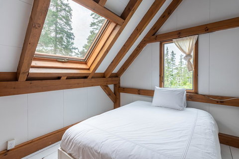 The Seaward - Renee 19